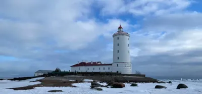 Погасший маяк: самый известный исторический памятник Сахалина задумали  реставрировать - SakhalinMedia.ru