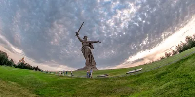 Мамаев курган и скульптура Родина-мать зовет! в Волгограде | Описание и фото