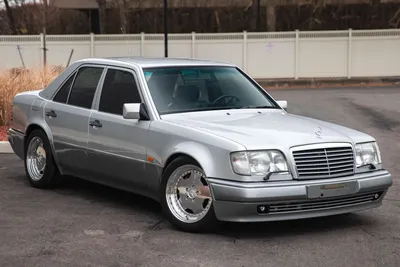 30-летний Mercedes W124 с большим пробегом продали по цене нового  Гелендвагена (фото). Читайте на UKR.NET