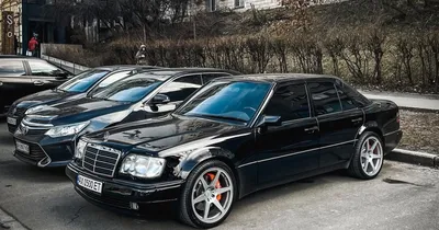 Mercedes-Benz Club on Instagram: “| Mercedes-Benz W124 E500. 🌟 _ 🚗: ???  📸: Via: @w124mylive _ Заходите в наш мага… | Черные автомобили, Мерседес  бэнс, Автомобили