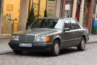 File:Mercedes-Benz W 124 26.09.20 JM (5).jpg - Wikipedia