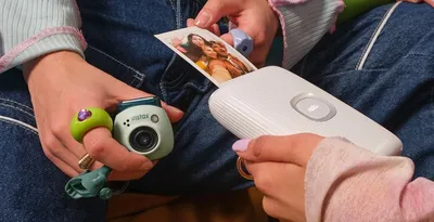 Представлена мини-камера Fujifilm Instax Pal для моментальных фото