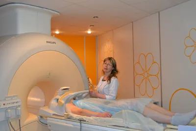 МРТ сосудов головного мозга – цена в Москве, сделать магнитно-резонансную  томографию сосудов головного мозга в медицинском центре Медскан