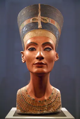 File:Nefertiti (Nofretete in Berlin).jpg - Wikipedia