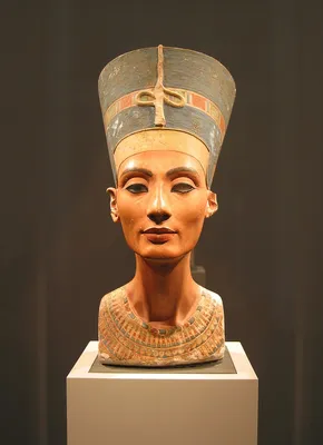 Egypt wants Nefertiti bust; Germans say 'nein'