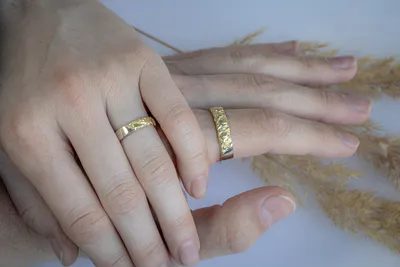 Золотые обручальные кольца «Верность» | Восемь | Интернет магазин  дизайнерских украшений из серебра, золота и натуральных камней