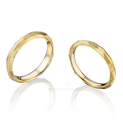 Необычные граненые обручальные кольца на заказ из белого и желтого золота,  серебра, платины или своего металла