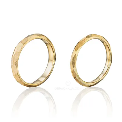 Необычные граненые обручальные кольца на заказ из белого и желтого золота,  серебра, платины или своего металла