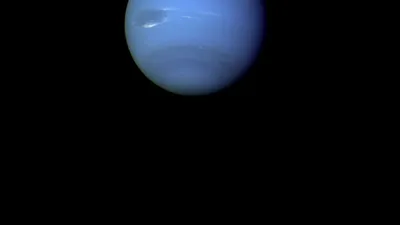 Weltraumteleskop: James Webb zeigt spektakuläres Neptun-Bild - ZDFheute