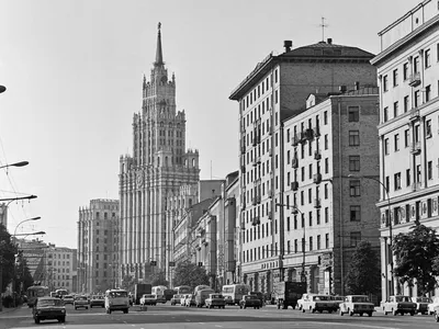 Художник из Мариуполя рисует город в войне (ФОТО)