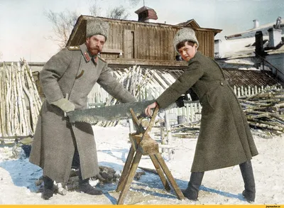 Николай Романов с сыном Алексеем в ссылке в Тобольске. 1918 год. / старые  фото :: раскрашено :: Николай II / смешные картинки и другие приколы:  комиксы, гиф анимация, видео, лучший интеллектуальный юмор.