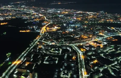 город. огни ночного города. жизнь в ночном городе. прекрасный вид на ночной  город Стоковое Изображение - изображение насчитывающей дома, взгляд:  227999961