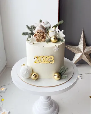 Торт Новогодний с красной машинкой и топперами | Exclusive Cake