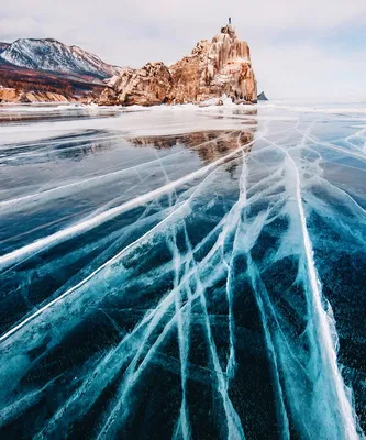 😍КРАСИВЫЙ МИР on Instagram: “🌏Озеро Байкал | Бурятия | Иркутская область  | Россия.🇷🇺 📝Если верить ученым,🎓 то Байкал … | Lake baikal, Lake, Lake  baikal russia