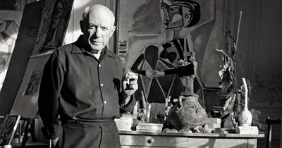 Pablo Picasso Draws With Light: The Story Behind an Iconic Photo