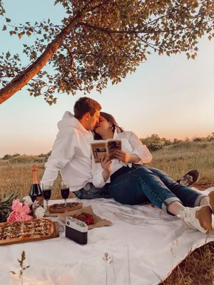 Пикник 🧺 | Photography poses, Picnic photography, Pre wedding photoshoot