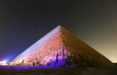Beautifully around - Пирамида Хеопса (Great Pyramid of Giza) Пирамида Хеопса  является национальным достоянием Египта, а также единственным из Семи чудес  света, уцелевшим до наших дней. Она расположена на плато Гиза, в