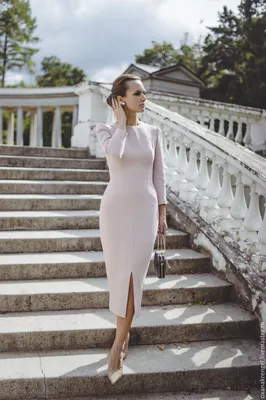 Купить Классическое приталенное платье футляр по цене 18 990 ₽ в Москве