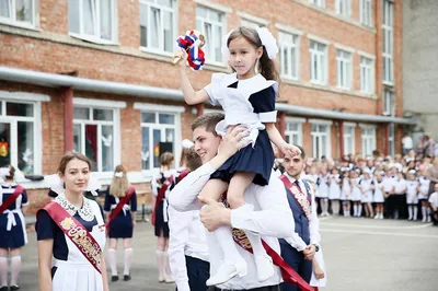 В средней общеобразовательной школе №9 прозвенел последний звонок для 51  выпускника / Администрация городского округа Ступино