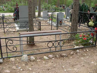 Установка ограды на кладбище от мастерской «40 дней». Изготавливаем и  устанавливаем ограды на любом кладбище по приемлемым ценам