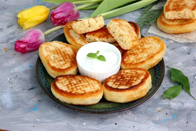 Пышные оладьи на кефире с содой и яйцами рецепт с фото пошагово - 1000.menu
