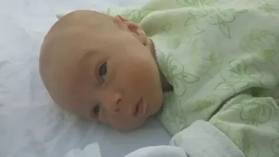 Ребенок родился в 28 недель. Вес 1690, 40 см - YouTube