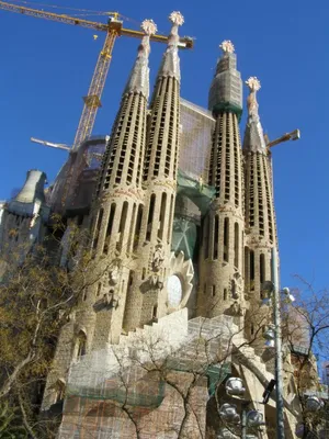 Испания, Барселона, Храм Святого Семейства / Саграда Фамилия / Basilica de  la sagrada Familia - «Саграда Фамилия — храм, перед которым преклоняются  даже атеисты. Почему клиент Гауди не спешит и как попасть