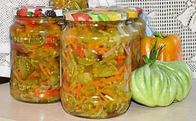 Салат на зиму из зелёных помидор 🥕🍅🌶️ + сладкий перец + лук + 🥕 цена -  50 грн 0,5 л #еда #еданазаказ #едаднепр #заказеды #вкуснаяеда | Instagram