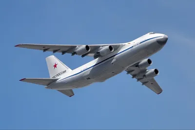 Россия: самолет Ан-124 «Руслан» выкатился за пределы взлетной полосы