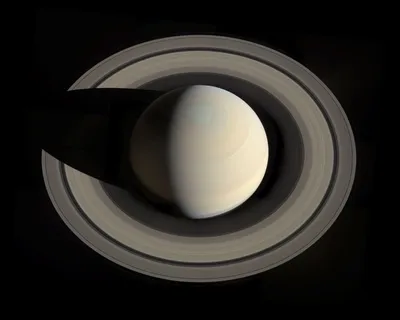 Ученые объяснили по каким законам движутся кольца Сатурна