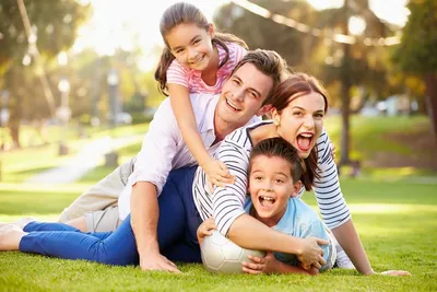 Family, stylish family, trench coat, beautiful family, красивая семья, счастливая  семья | Позы для семейных фото, Семейные фотографии, Осенние семейные  фотографии