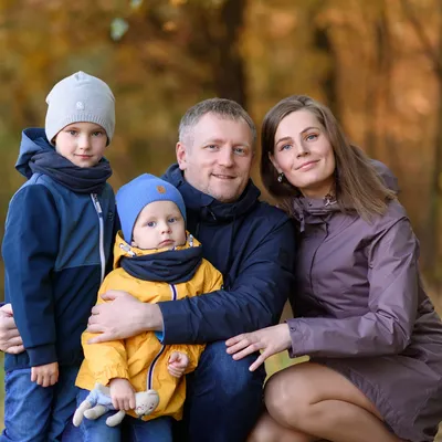 Семейная фотосессия на природе. Семейный и портретный фотограф в  Санкт-Петербурге Олеся Еремеева