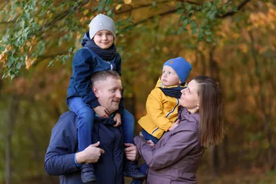 Семейная фотосессия на природе. Семейный и портретный фотограф в  Санкт-Петербурге Олеся Еремеева