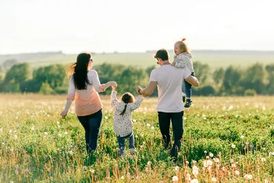 Family, stylish family, trench coat, beautiful family, красивая семья,  счастливая семья | Позы для семейных фото, Семейные фотографии, Осенние  семейные фотографии