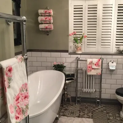 Окрашенные стены в ванной: дизайн и фото в интерьере