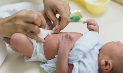 Уход за новорожденным ребенком с первых дней жизни: рекомендации -  agulife.ru