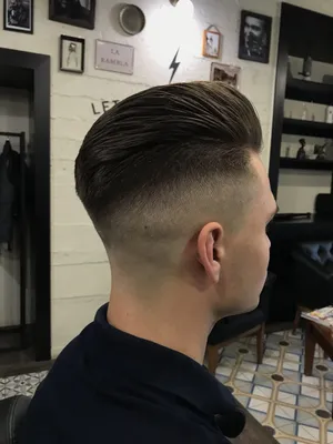 WillMade Barbershop - 💈Фейд — мужская стрижка, отличительной особенностью  которой является плавный переход от коротких волос на затылке и висках к  более длинным на макушке. 💈Дословный перевод английского слова fade  (расплываться, угасать,