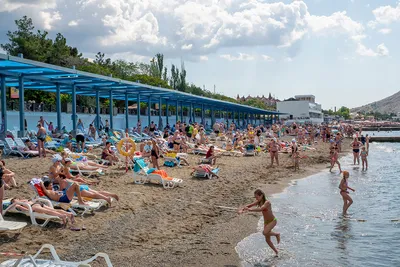 Пляж и набережная ТОК Судак - отдых на берегу моря на первой линии /  Туристско-оздоровительный комплекс «Судак»