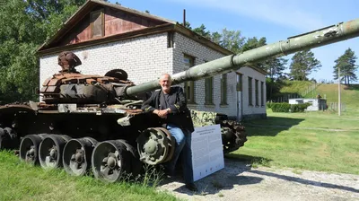 Групповой портрет экипажа танка Т-34 «Гвардия» Челябинской танковой бригады  на Украине — военное фото