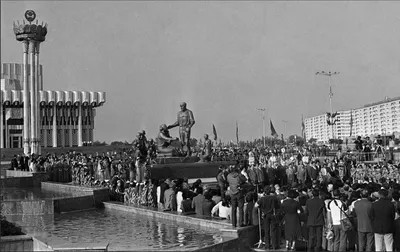 Это было, было... Монумент \"Слава комсомолу\" в Ташкенте. Уникальные фото...  | Tashkent Retrospective | Дзен