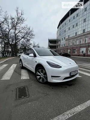 Купить Tesla Model S Plaid 2023 красного цвета