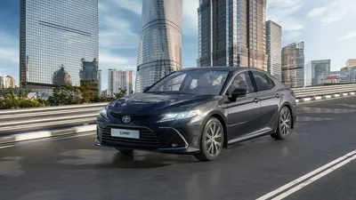 2025 Toyota Camry debut: Venerable sedan goes all-hybrid | Automotive News