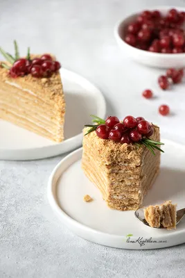 Торт медовик: классический рецепт советского времени. В советские времена  медовик часто называли «Рыжиком» из-за ярко-коричневого цвета… | Instagram