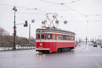 Пешком быстрее: петербургский трамвай теряет миллиарды рублей из-за пробок