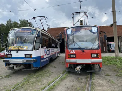 Трамвай разорвало при столкновении, пострадали дети
