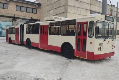 Группа Синара в честь 300-летия Екатеринбурга передала городу современный  троллейбус