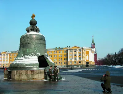 царь-колокол в московском кремле россия. огромный царский колокол - самый  большой в мире Стоковое Фото - изображение насчитывающей памятник,  историческо: 221127468