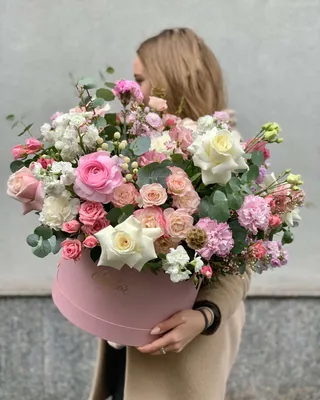 Купить цветы в коробке с доставкой по Москве - 777flowers.ru