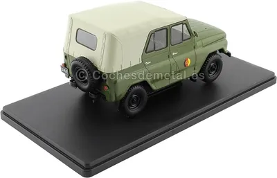 Whitebox WB124143 UAZ 469 NVA Geländewagen olivegrün 1975 Maßstab 1:24  Modellauto | 1:24 | Whitebox | Modellautos | Holzspielwaren Dresden