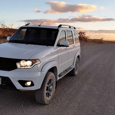 Selling cars UAZ Patriot in the showroom. New products automaker UAZ.  Russia Stock-Foto | Adobe Stock